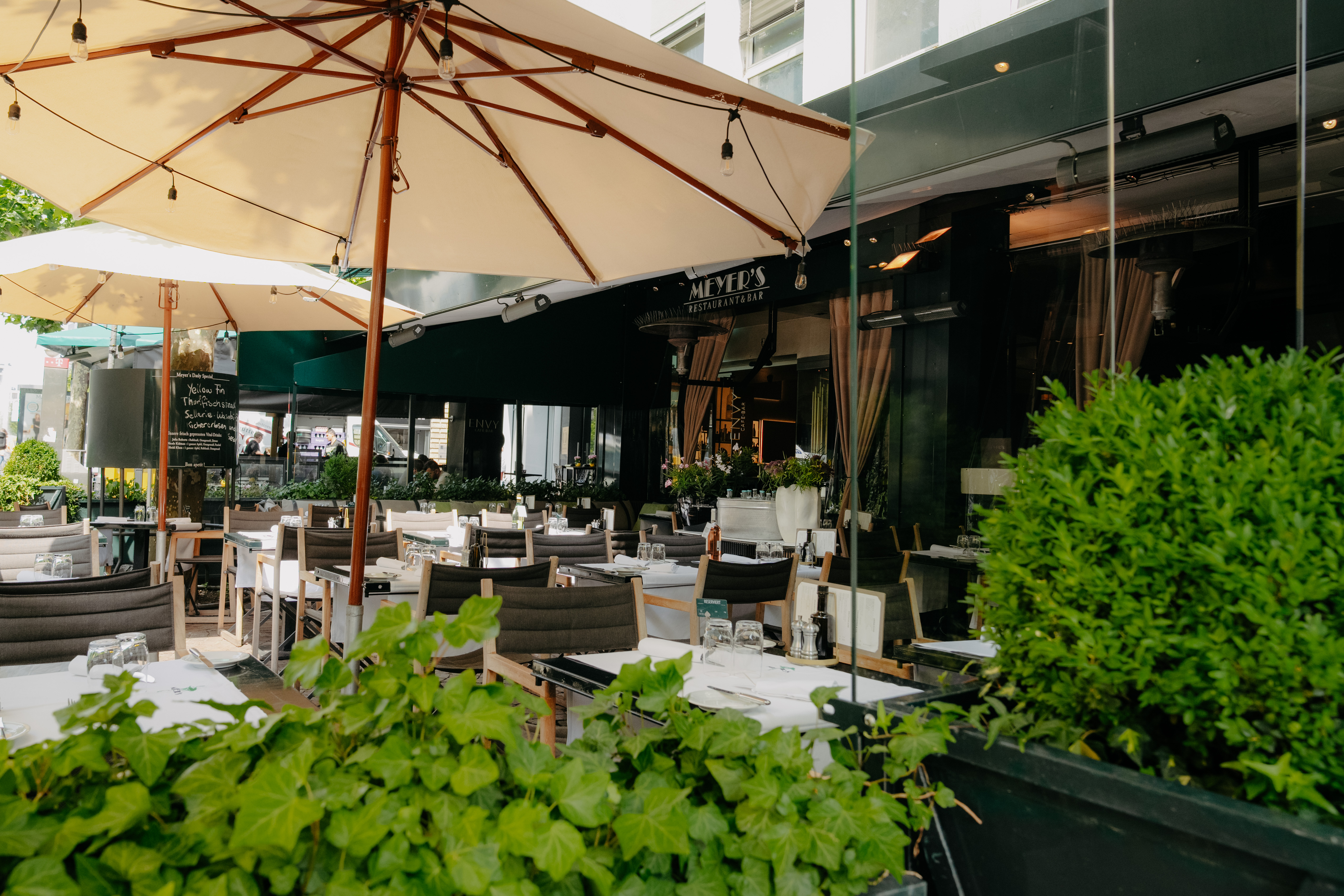 Meyers Fressgasse Restaurant hires 00975