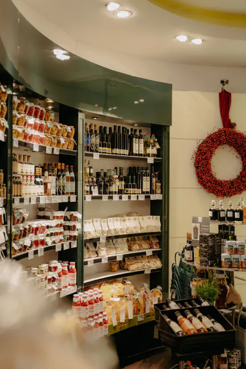 Meyer Fressgasse Feinkost hires 4