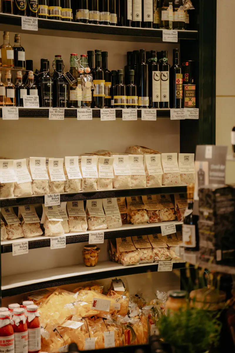 Meyer Fressgasse Feinkost hires 2